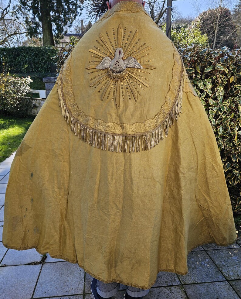 Antique Gold Lamé Liturgical Cope – Catholic Vestment with Pelican appliqué, Ecclesiastical Antique image 19