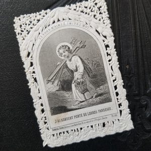 Carte ancienne de la Sainte prière de l'Enfant Jésus avec du papier découpé en dentelle de Bouasse Jeune à Paris