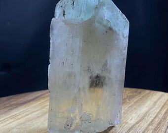 Cristallo di kunzite spodumene terminato proveniente dall'Afghanistan