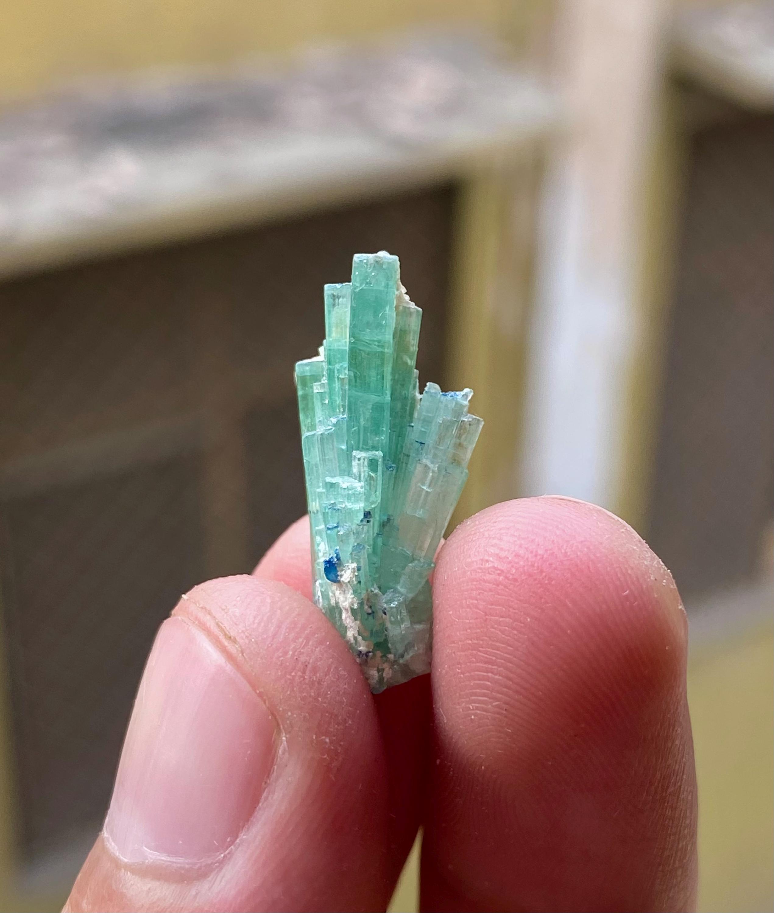 原石のマルチカラートルマリン結晶：アフガニスタン産チャクラ石標本