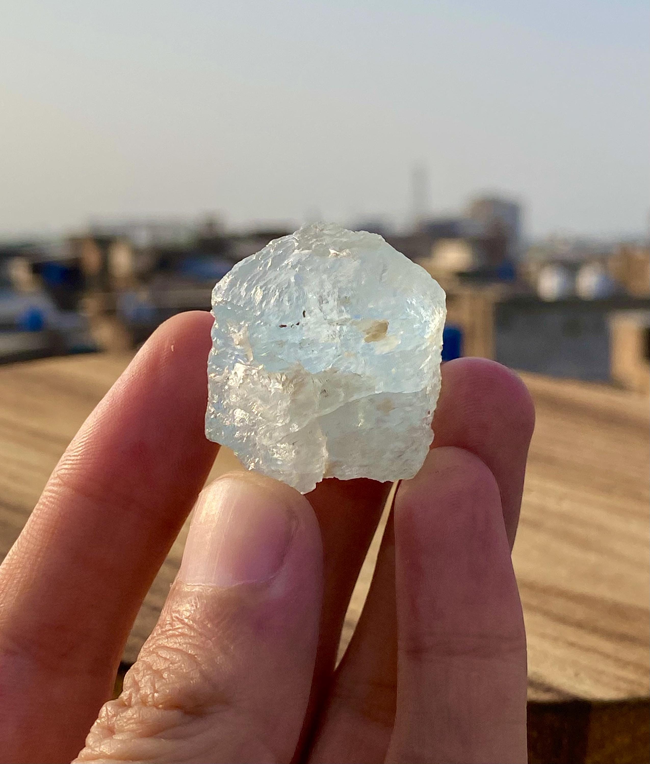 エッチングされたアクアマリン結晶：原鉱物標本、パキスタンの
