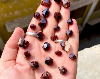 ダークレッドの12面体結晶ガーネット(Lサイズ5)ポリッシュ