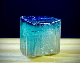 Cristal de turmalina azul de Afganistán