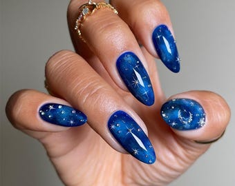 Handgemachte Galaxy Night Drücken Sie auf die Nägel | Tiefblauer kosmischer Himmel mit Sternen und Mond Art | Glitzernde Celestial Fantasy Nails