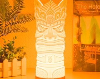 Lampe tiki imprimée en 3D - lampe de table polynésienne hawaïenne, décoration de bar tiki, décoration d'intérieur, lampe de chevet, art de la tasse tiki, cadeau d'Halloween pour elle et lui