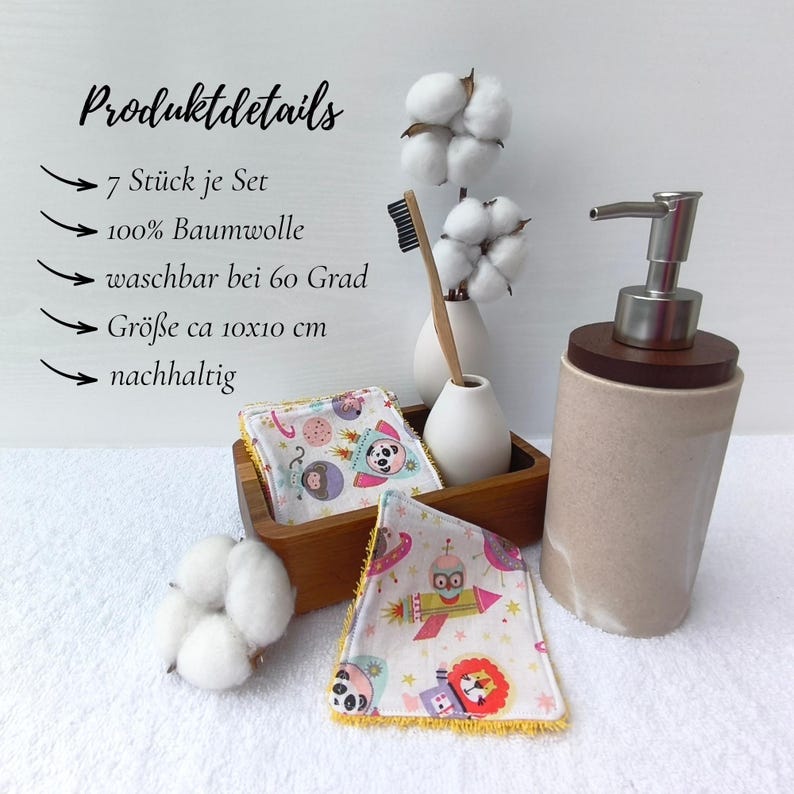 Wiederverwendbare Abschminkpads aus Baumwolle. Obere Seite glatte Baumwolle mit Tiere im All Muster und Rückseite mit Frottee in gelb. Auf diesem Bild geht es um die 5 wichtigsten Produktdetails. 
- im Set bekommst du 7 Abschminkpads
- sie sind zu 100% aus Baumwolle
- waschbar bei 60 Grad
- haben eine Größe von ca 10x10 cm
- aus nachhaltigen Naturfasern