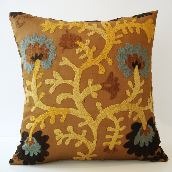 Sukan / Vintage Hand Embroidered Suzani Pillow Cover - 18x18