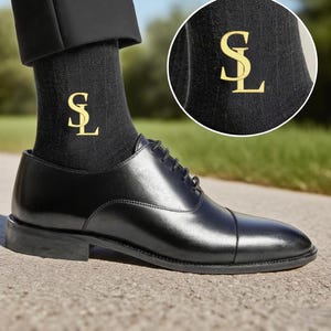 Gestickte Trauzeugen-Socken, Geschenke für Trauzeugen, Trauzeuge-Vorschlag, individuell gestickte Socken, personalisierte Herrensocken mit Monogramm