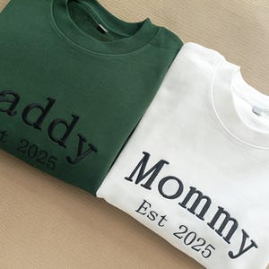 Personalized Mama & Dad Embroidered Sweatshirt,Mothers Day Gift, Mum Christmas Gift,Matching New Mom and Dad Outfit Gifts,Gift for her Mom