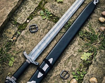 Espada nórdica de acero de Damasco forjada a mano con vaina, espada artesanal de inspiración vikinga, regalo personalizado grabado, artículo de colección de estilo medieval.