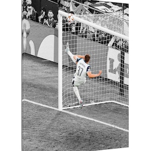 Micky van de Ven GoalLine Clearance CANVAS Pronto para pendurar - Foto do Tottenham Decoração de parede do Spurs, arte de bar de futebol, presente para torcedores, final da Liga Europa