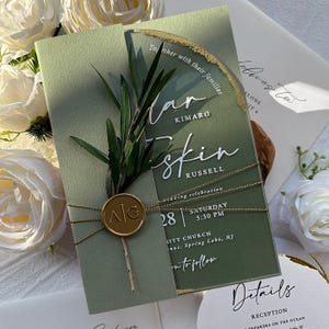 Salbeigrün klare gewölbte Acrylhochzeitseinladungen mit Wachssiegel, botanische Multiple-Choice