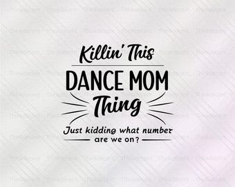 Rolig dansmamma SVG, Killin' This Dance Mom Thing SVG PNG, Vilket nummer är vi på, dansmamma-tröja, danslivssvg