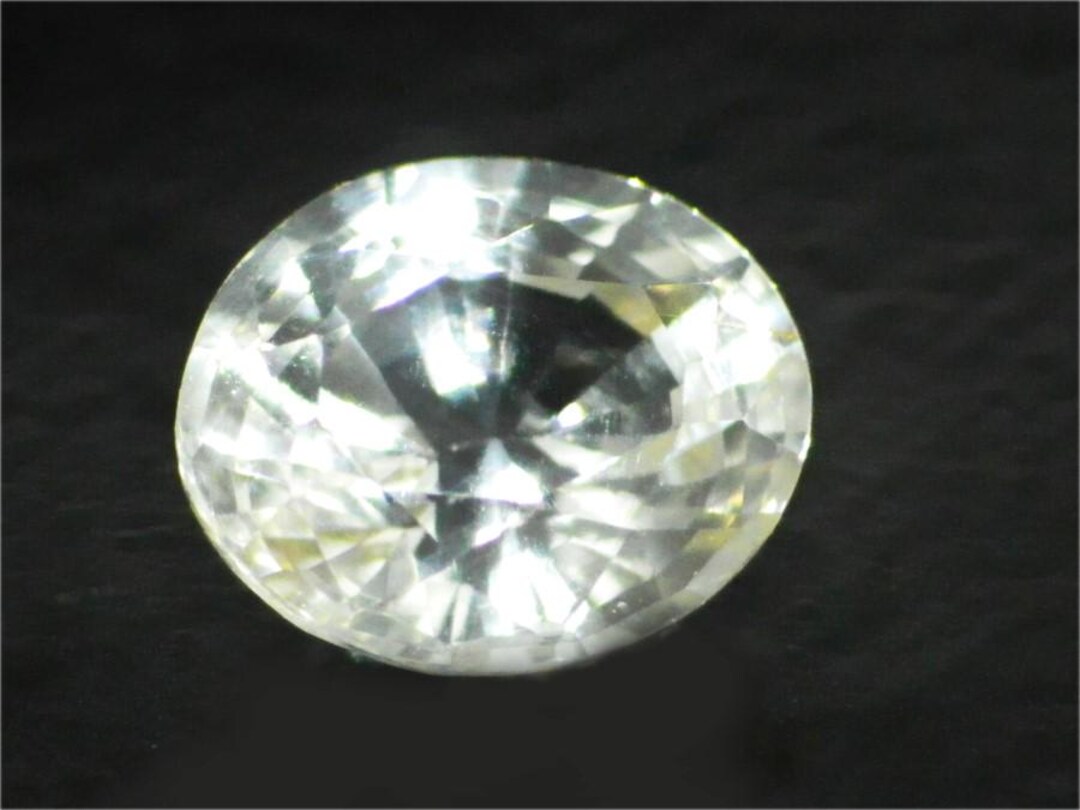 非加熱ホワイトサファイア 0.89カラット – スリランカ産天然地球採掘