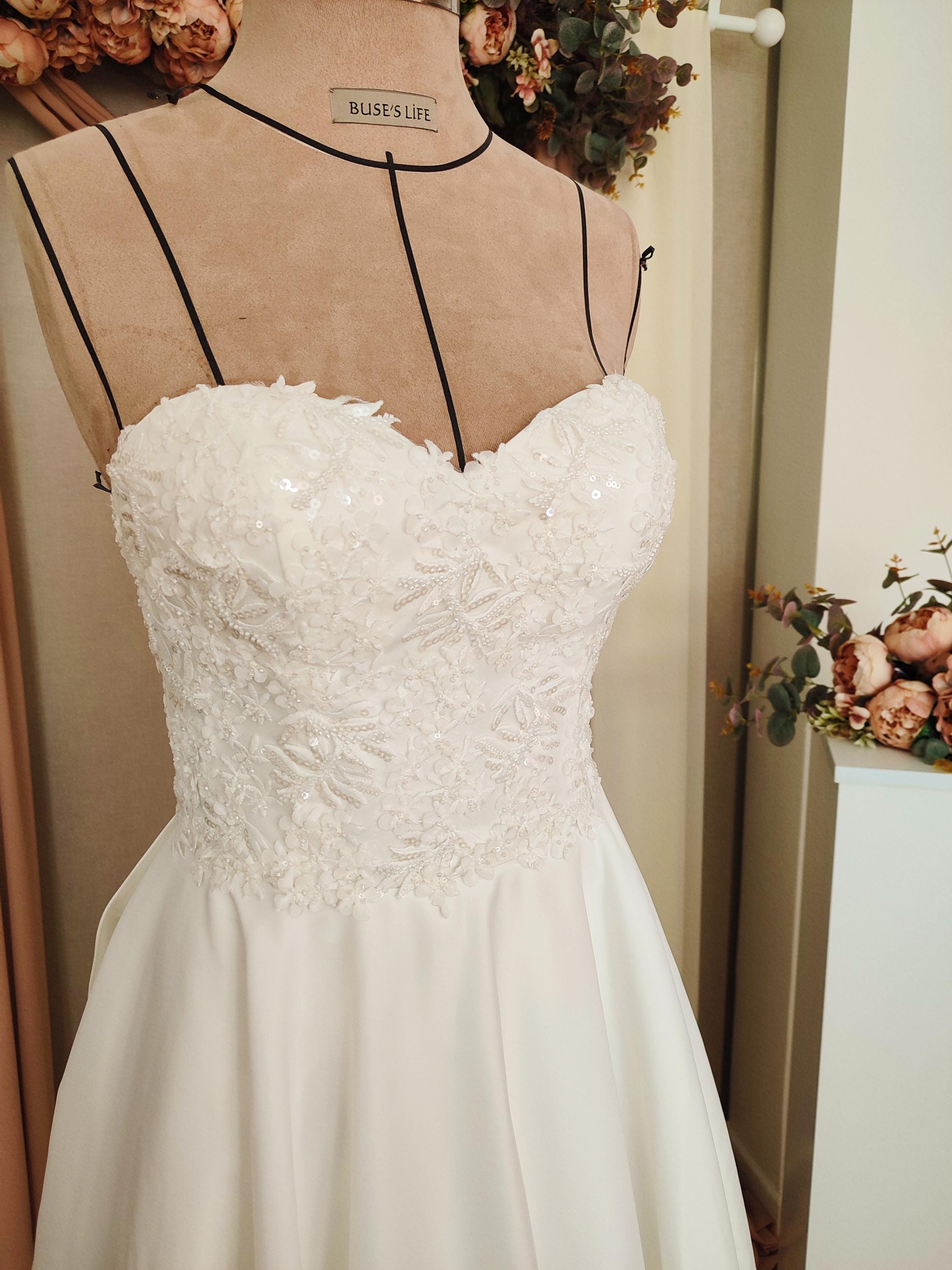 White sweetheart neckline satin dress - Etsy 日本