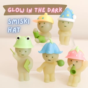 Mini sombrero que brilla en la oscuridad para Smiski u otras figuras. imagen 1