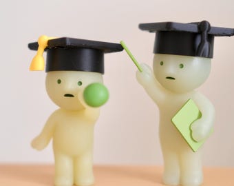 Mini birrete de graduación para Smiski u otras figuras.