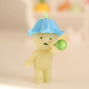 Mini sombrero que brilla en la oscuridad para Smiski u otras figuras. Flower