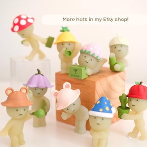 Mini sombrero que brilla en la oscuridad para Smiski u otras figuras. imagen 13