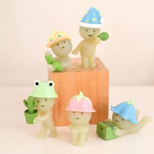 Mini sombrero que brilla en la oscuridad para Smiski u otras figuras. All 5!