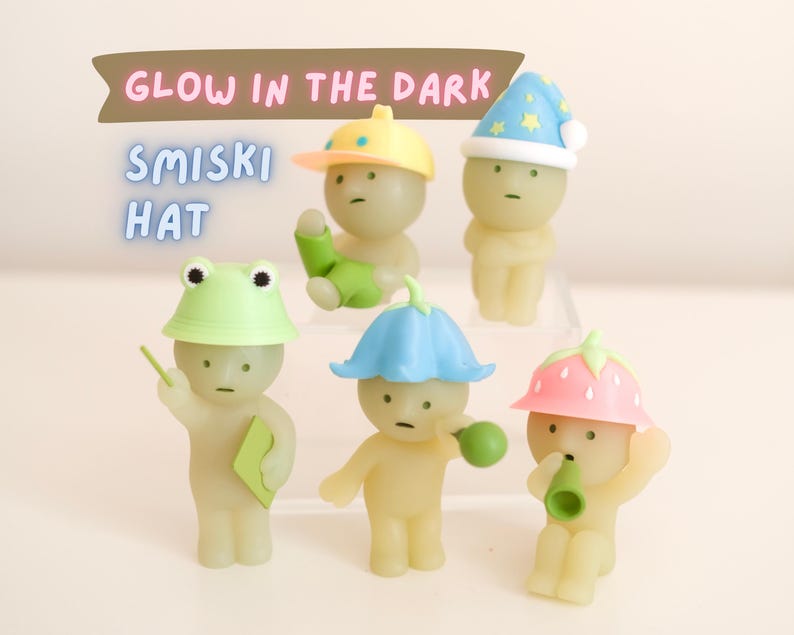 Mini sombrero que brilla en la oscuridad para Smiski u otras figuras. imagen 1