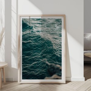 Stampa artistica Blue Waves, fotografia del mare, illustrazioni originali, poster di viaggio, arte murale minimalista