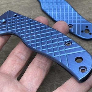 Spyderco Shaman Titanium Frag Blue Anodized