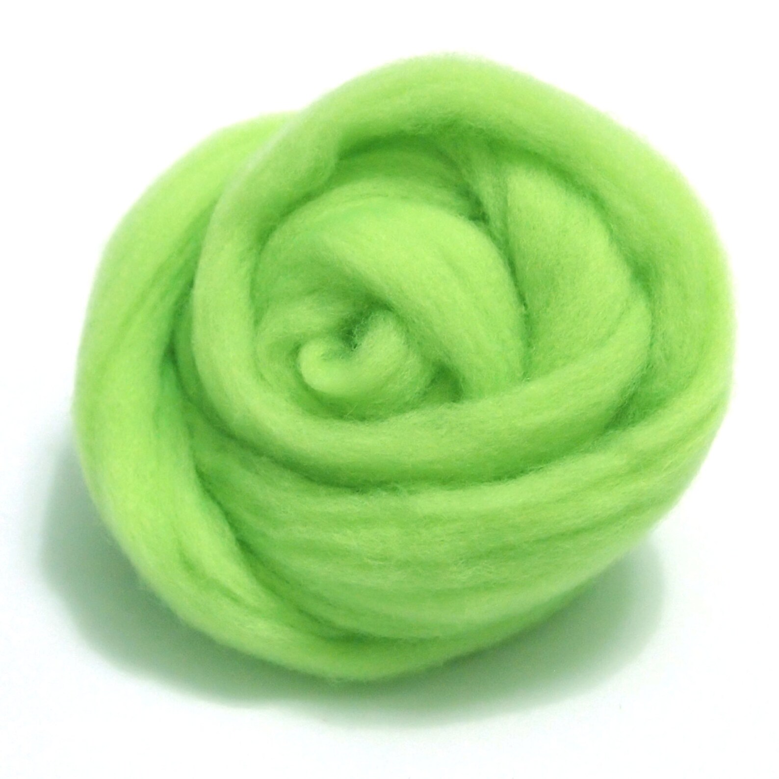 Лесная шерсть. Валяние зеленое яблоко. Предмет из шерсти зеленого цвета. Игрушки для игрушки шорты для валяния маленькие и легкие.