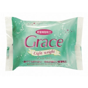 以下が含まれることがあります： グレイスライトウェイトポリマークレイのパッケージ。パッケージは緑と白で、ピンクの文字で「軽量」と「グレイス」と書かれています。また、「軽量粘土」と日本語で書かれています。