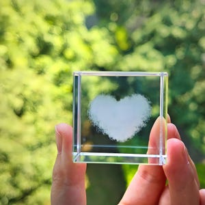 Four-Leaf Clover Crystal Cube: Heart-Shaped Good Luck Charm