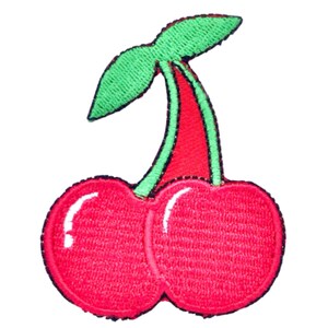 Op de afbeelding: Een rode geborduurde kers met een groene steel en blad.