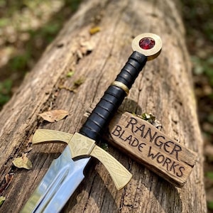 Ręcznie wykonana replika miecza Goldryn, ostrze ze stali nierdzewnej z inkrustacją Regal Ruby, rekwizyt do cosplayu