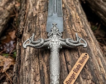 Épée fantastique en acier damas forgé à la main - poignée ornée, lame de collection viking médiévale