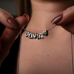 Personalisierte Bubble Buchstaben Halskette - Benutzerdefinierter Namensschmuck in Silber oder 18K Vergoldet