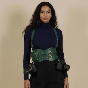 Skogsgrön läderrem för kamera | Justerbar hållare för dubbelkamera | Handgjord bärutrustning för fotografer | Sele för DSLR-kamera