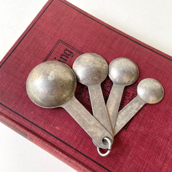 Vintage Aluminum Measuring Spoon Set, Round and Shallow, Nice Grubby Patina