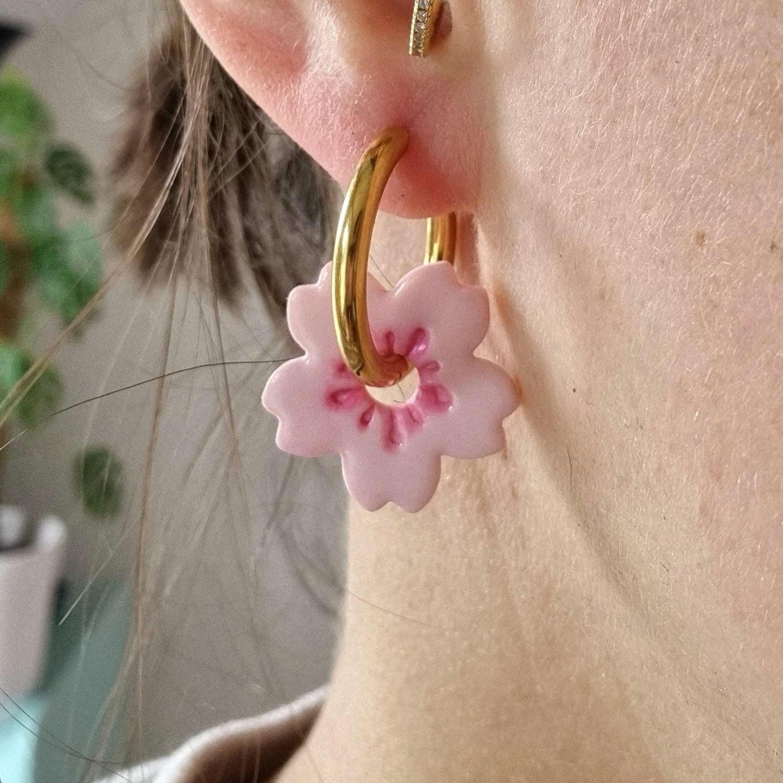 Bijou fantaisie : boucles d'oreille créoles rose fluo - diamètre 3,5 cm