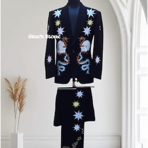 Men Black 2 Piece Bespoke Floral Skeleton Embroidered Golden Rhinestones Country Western Nudie Suit Cocktail Groom Party Wedding Day Outfit