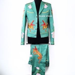 Men 2Pc Bespoke Floral Alligator Leaf Embroidered Vintage Country Western Nudie Suit Smiley Pocket Hippie Prom Party Wedding Cocktail Suit