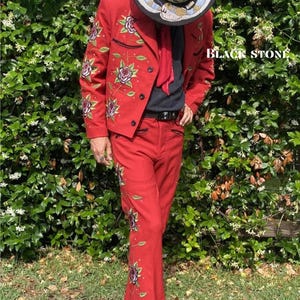 Men Red Cowboy 2Pc Customized Floral Flowers Vines Embroidered Rhinestone Country Western Suit Smiley Pockets Wedding Day Prom Party suit