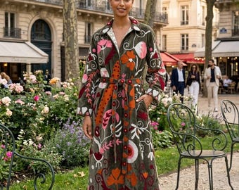 Abrigo largo de terciopelo bordado Suzani hecho a mano, bata tipo kimono, chaqueta llamativa, arte para vestir, talla única