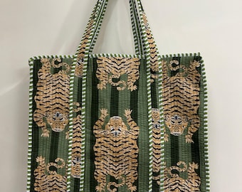 Bolso tote acolchado de algodón con estampado de tigre, bolso de hombro grande para la playa, bolso de viaje sostenible para el día a día.