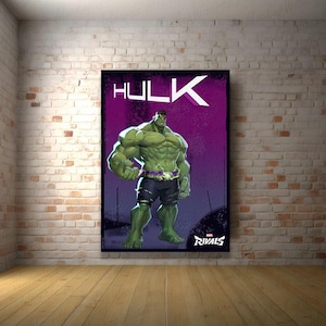 Könnte beinhalten: Ein Poster mit dem Hulk, einem grünen Superhelden mit muskulösem Körperbau, der in einer dynamischen Pose steht. Das Poster hat einen violetten Hintergrund mit dem Wort "HULK" in weißen Buchstaben oben. Das Marvel Rivals Logo befindet sich unten.