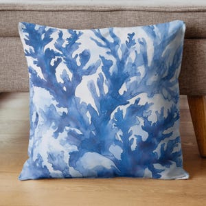 Küstenkoralle Dekokissen, Strandhaus-Kissenbezug, Polyester-Kissenbezug, Blauer abstrakter Kissenbezug, einzigartiges Geschenk, Korallenriff-Akzentkissen