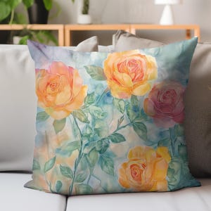 Rosengarten Kissen, weiches Aquarell Blumenkissen, pastellfarbenes botanisches Kissen, elegantes Cottage Dekor, romantischer Blütenakzent