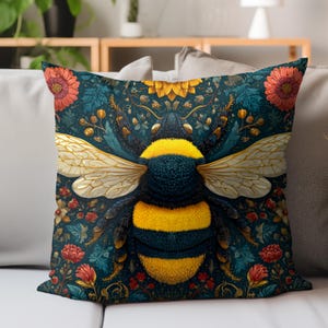 Kussen hommel, kussen met gewaagde bloemen bij, sierkussen vintage tapijtstijl, tuininsectdecor, cottagecore natuuraccent