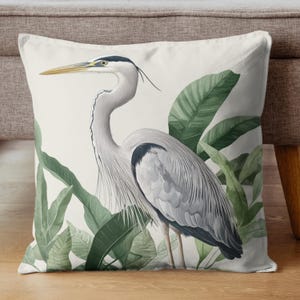 Reiher Vogel Dekokissen, Graureiher Akzentkissen, Botanisches Wohnkultur, Tropisches Naturkissen, Polyesterbezug, ideales Geschenk für Vogelliebhaber Bild 4