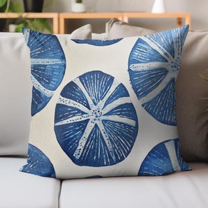 Blue Sand Dollar Decorative Throw Pillow, Coastal Beach House Accent, Nautical Cushion Cover, Ocean Inspired Home Decor, Tropical Gift Idea