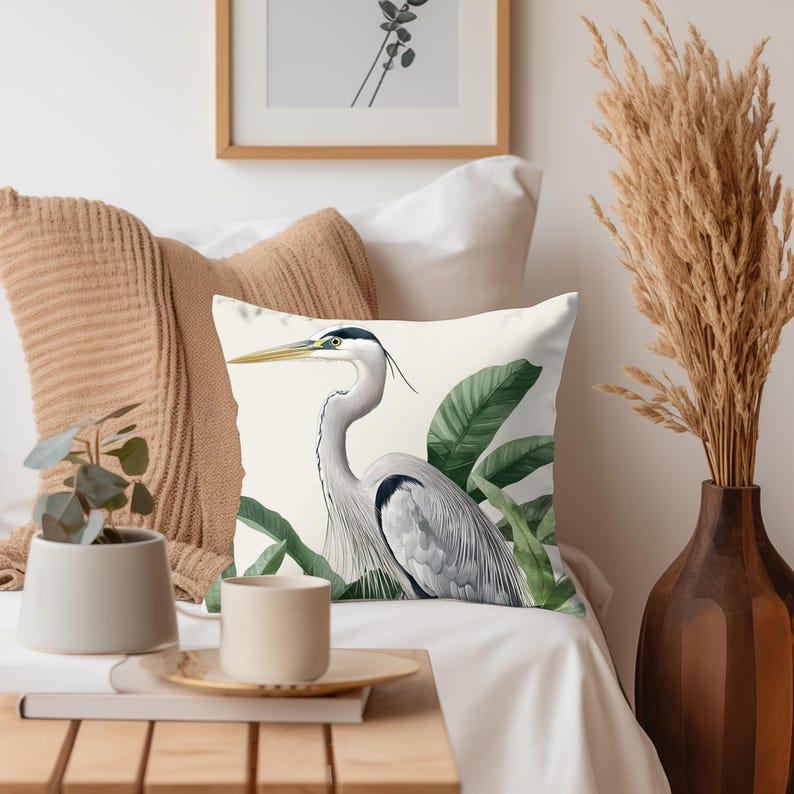 Reiher Vogel Dekokissen, Graureiher Akzentkissen, Botanisches Wohnkultur, Tropisches Naturkissen, Polyesterbezug, ideales Geschenk für Vogelliebhaber Bild 6
