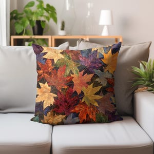 Funda de cojín con estampado de hojas de otoño, cojín con diseño de hoja de arce otoñal, decoración botánica batik, cojín rústico de bosque, detalle decorativo para el hogar en Acción de Gracias. imagen 3